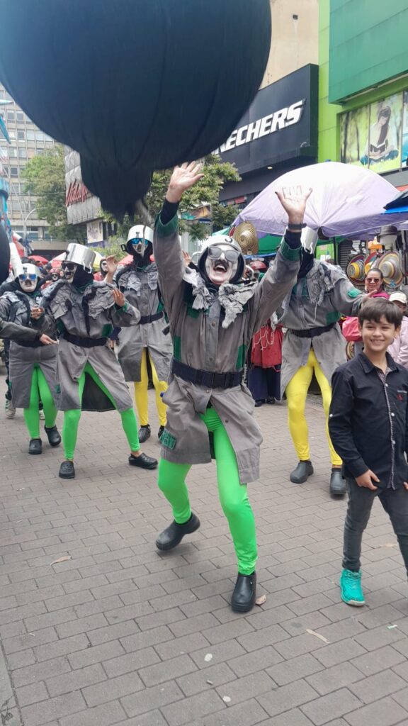 WhatsApp-Image-2026-09-10-at-9.03.25-AM-576x1024 ¡BOGOTÁ SE ENCENDIÓ! Así fueron las IMPRESIONANTES COMPARSAS por sus 488 años.